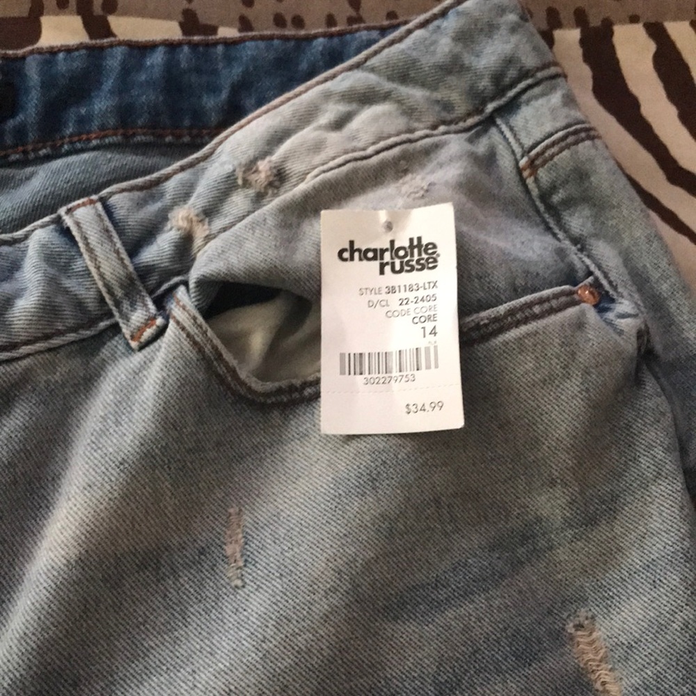 Ripped Jeans - Picture 2 of 3